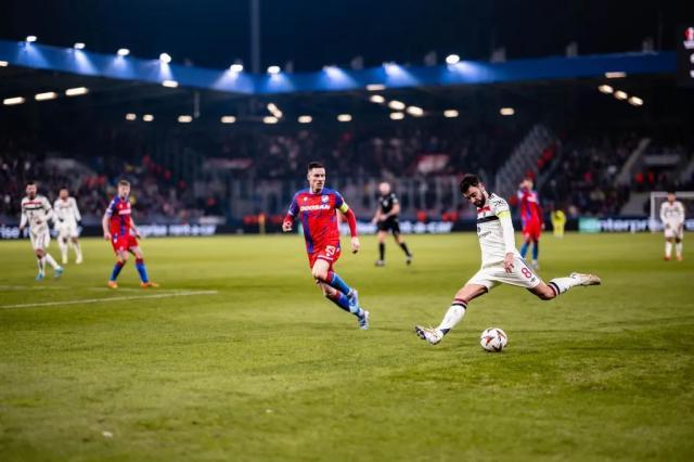 【欧联杯】霍伊伦双响绝杀，曼联2比1逆转比尔森胜利