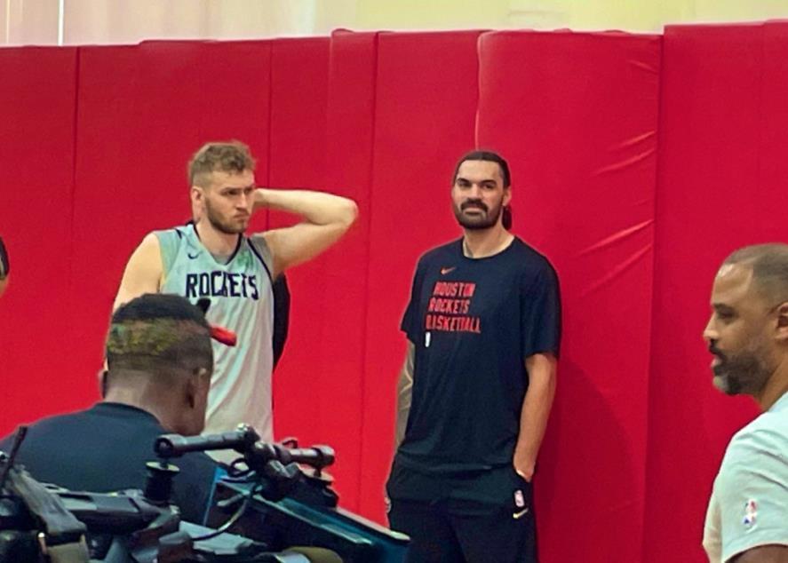 九游体育地址-若得8+3控卫，火箭中锋短板迎刃而解？阿门重回4号位，斯通精明