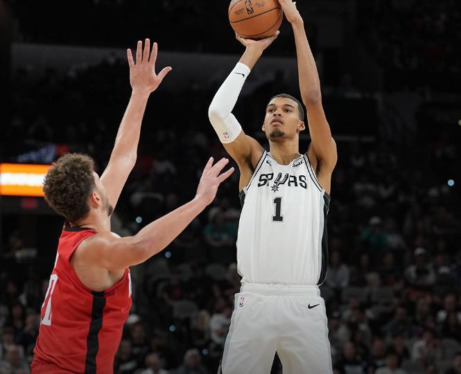 九游体育地址-若得8+3控卫，火箭中锋短板迎刃而解？阿门重回4号位，斯通精明