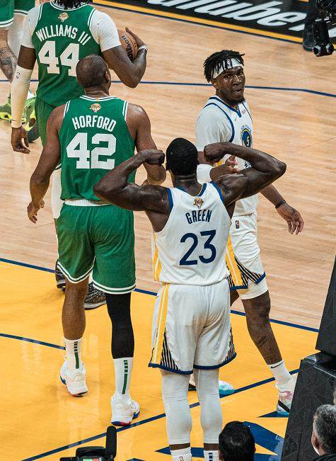 绿军88分创季后赛新低 勇士防守全面升级强势反弹