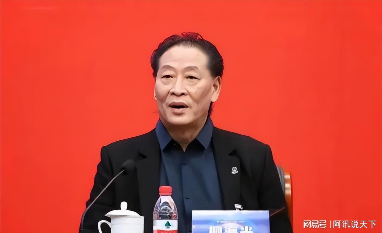 上海足球名宿,曾踢进奥运正赛,远离足坛近30年,如今身份不简单